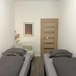 2schlafenzimmer 5betten Montuerwhonung Apartment