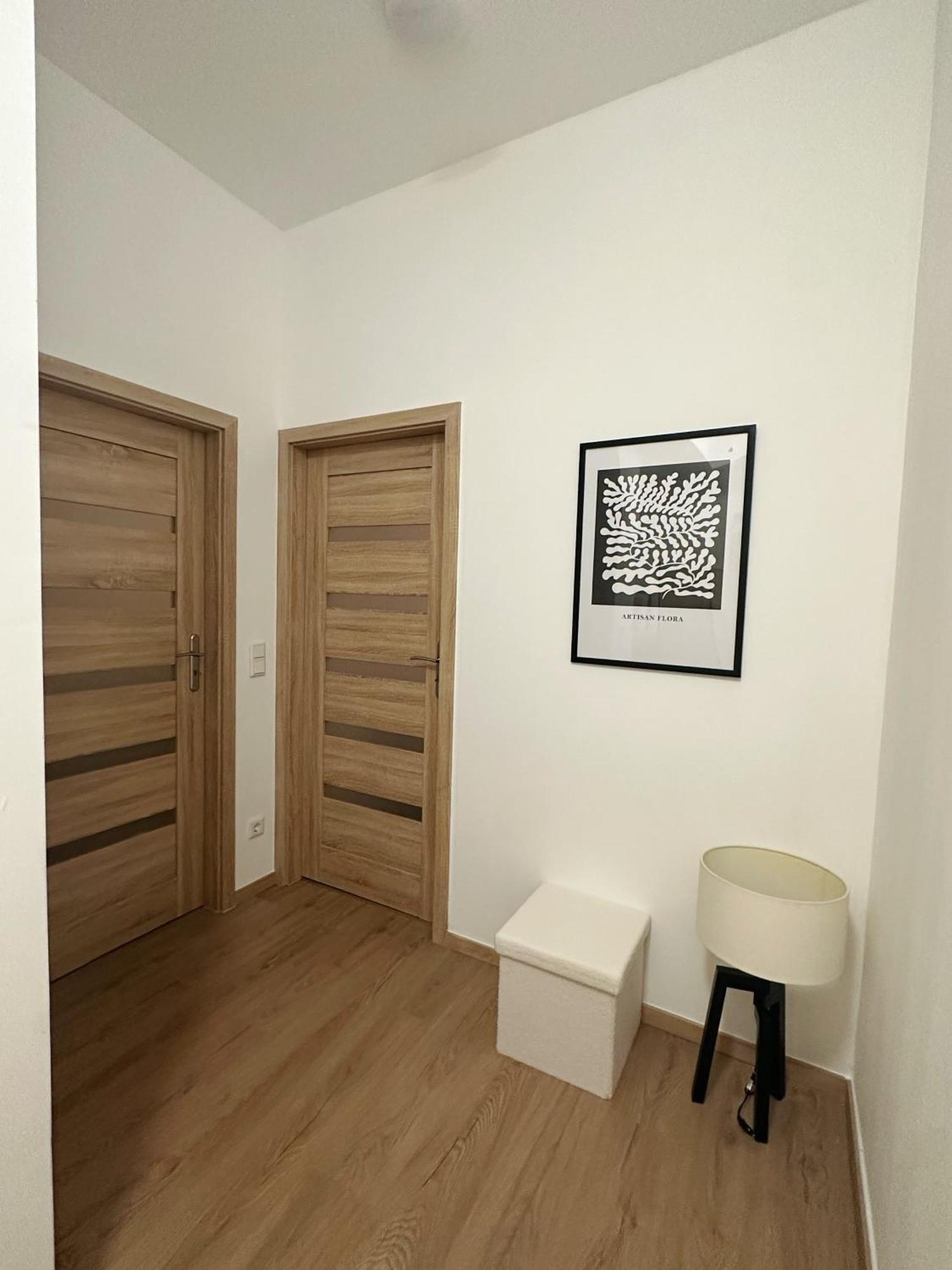 2schlafenzimmer 5betten Montuerwhonung Appartement *