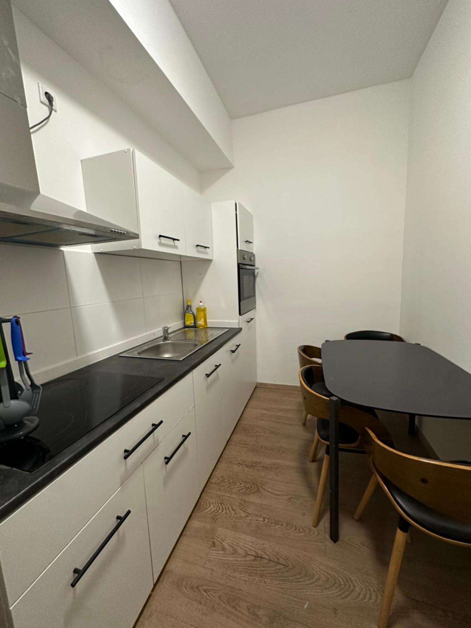 2schlafenzimmer 5betten Montuerwhonung Appartement Düsseldorf