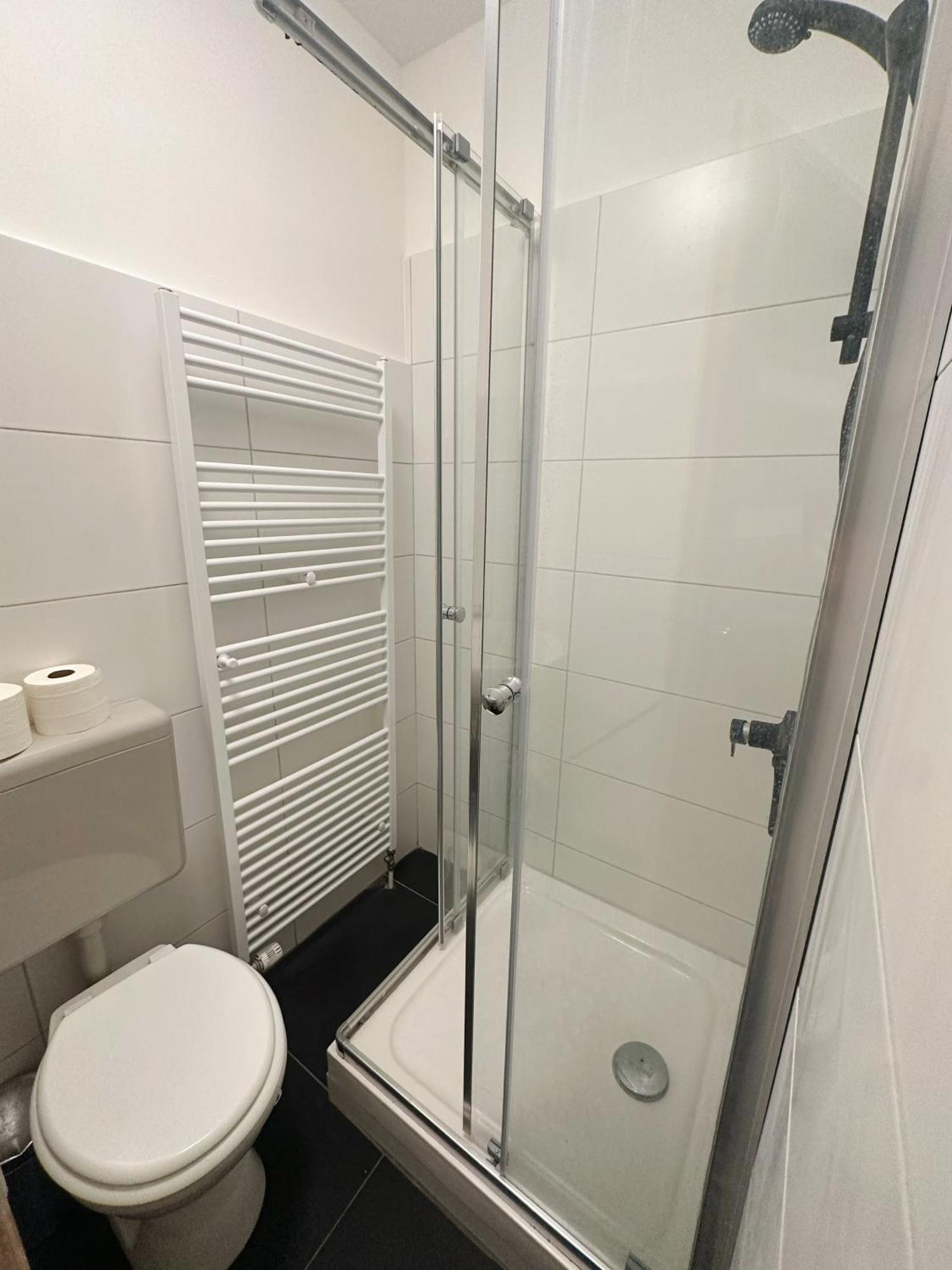 Appartement 2schlafenzimmer 5betten Montuerwhonung Düsseldorf