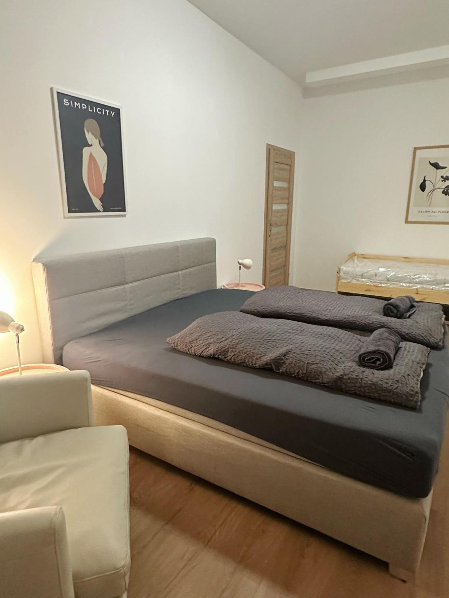 2schlafenzimmer 5betten Montuerwhonung Appartement Düsseldorf